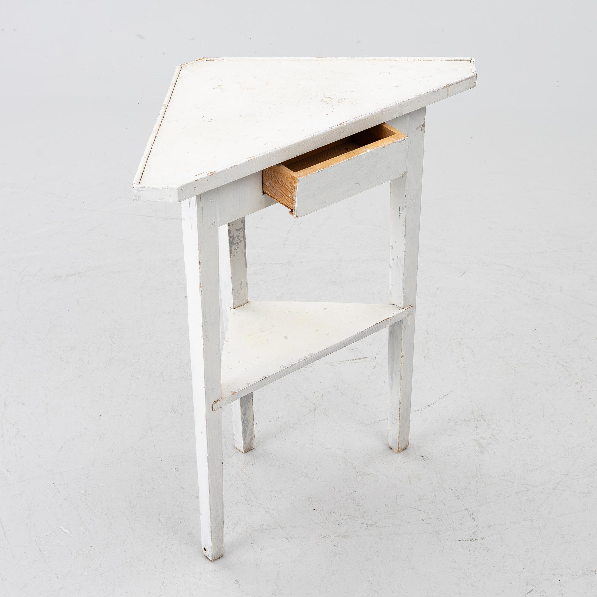 A corner table, 19th century.