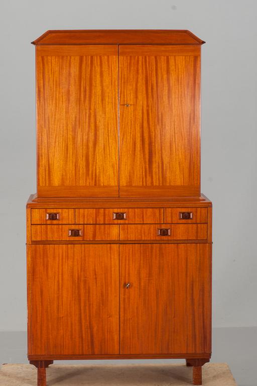 SKÅP,  Carl Malmsten.