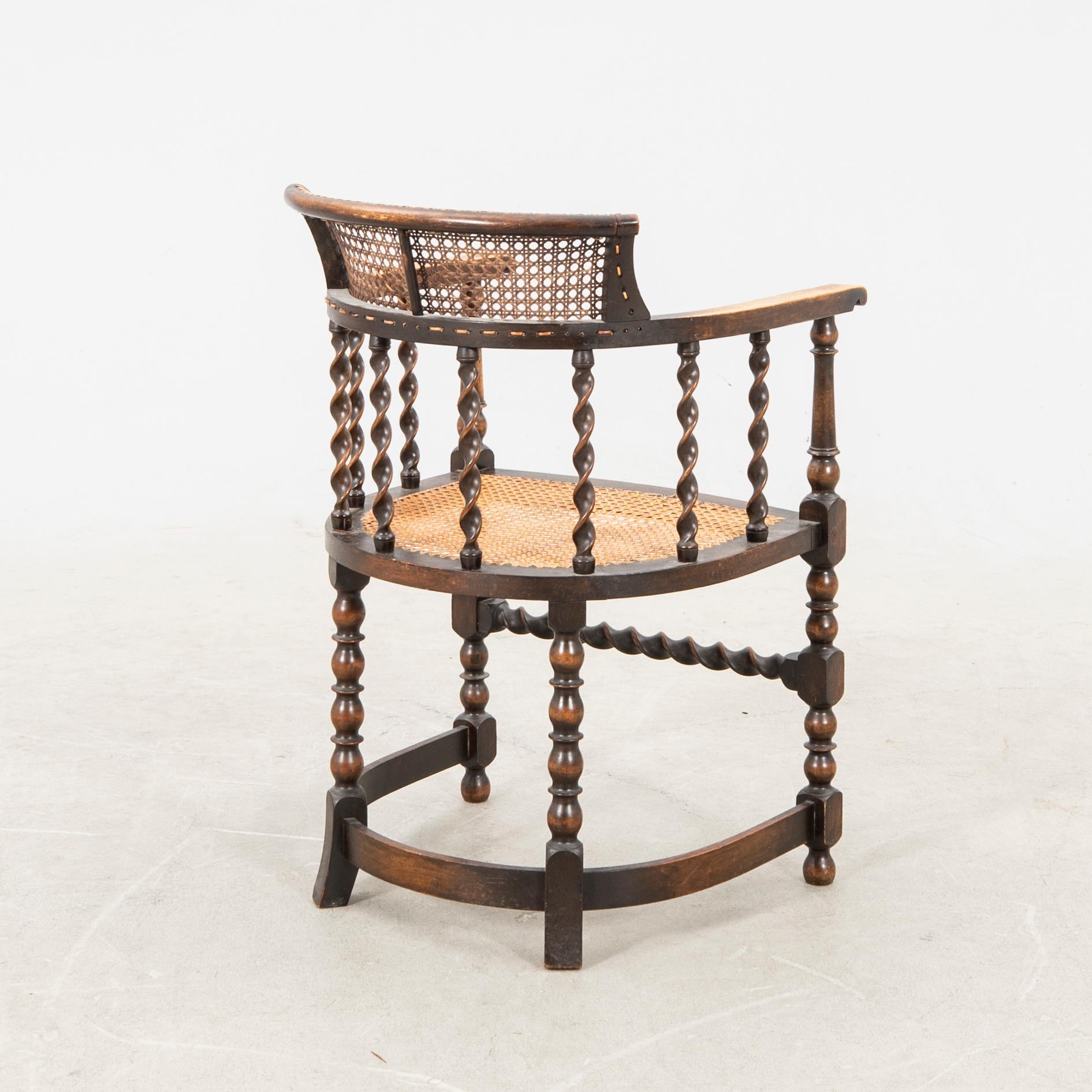 A rattan and wooden barocque-style chair from the first half of the 20th century.