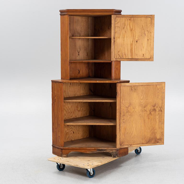 Göran Malmvall, attributed, a pine corner cabinet, Karl Andersson & Söner, mid 20th century.