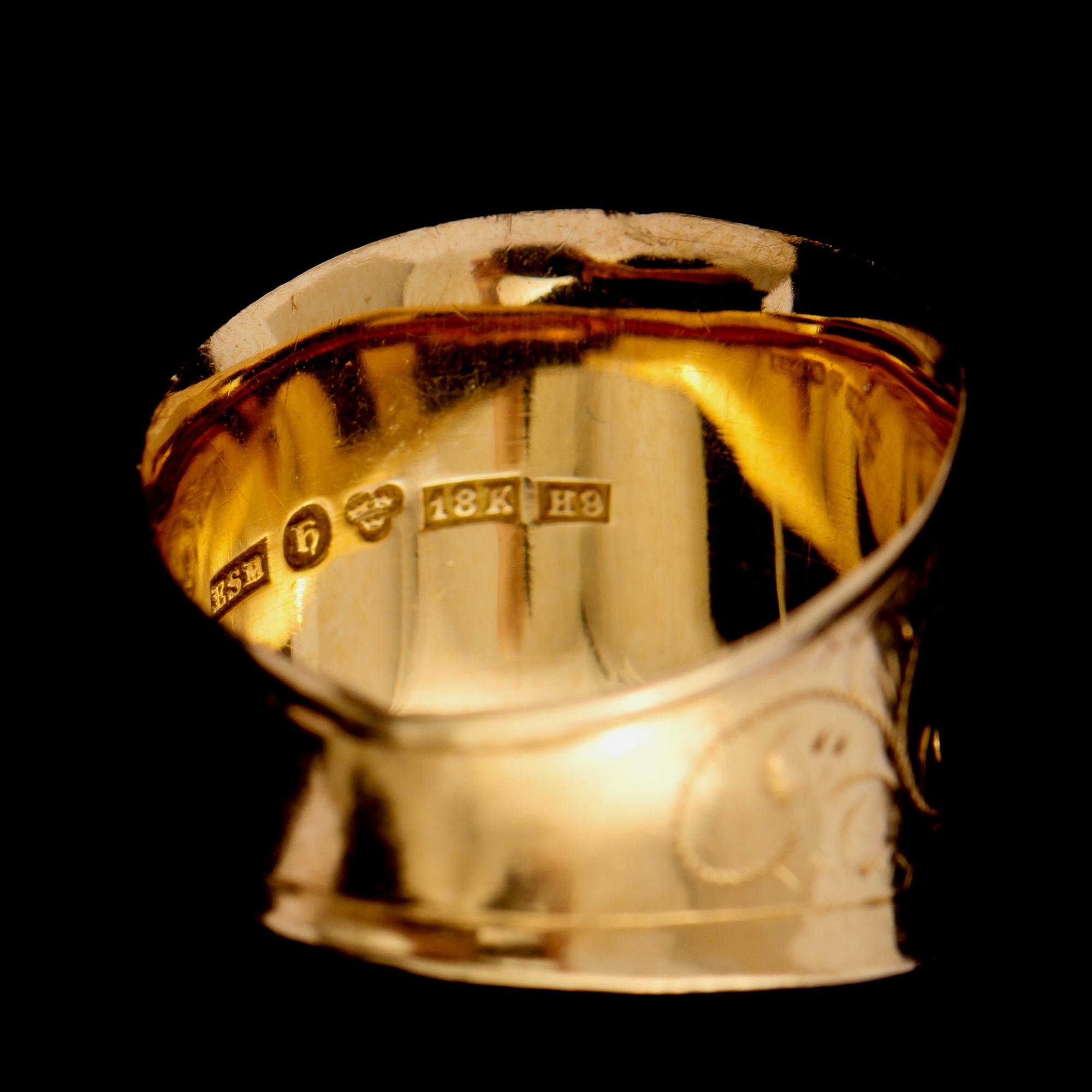 RING, 18K guld, H Svedbom, Vetlanda, 1958. Vikt 2,5 g.