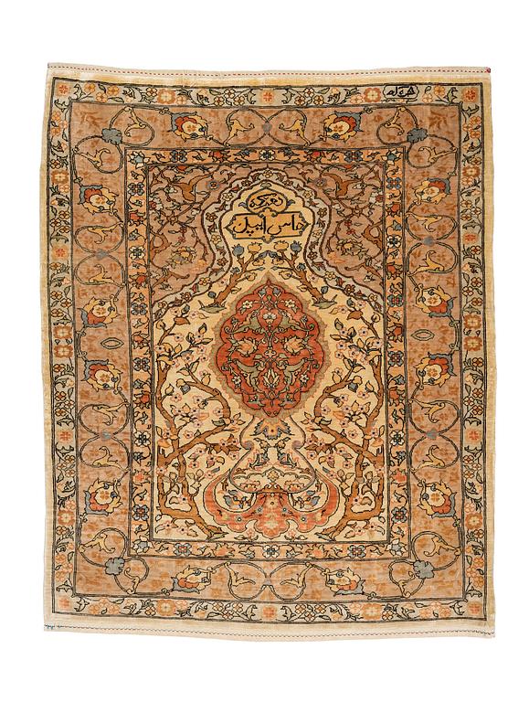 Matta, Old, silke, Hereke signerad, ca 84,5 x 66 cm.