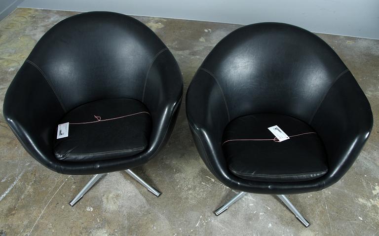 SNURRFÅTÖLJER, ett par, 1900-talets andra hälft.