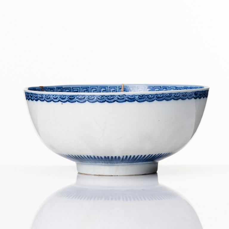 Skål, porslin. Qing dynastin, Yongzheng (1723-35), Chenghuas sex karaktärers märke.
