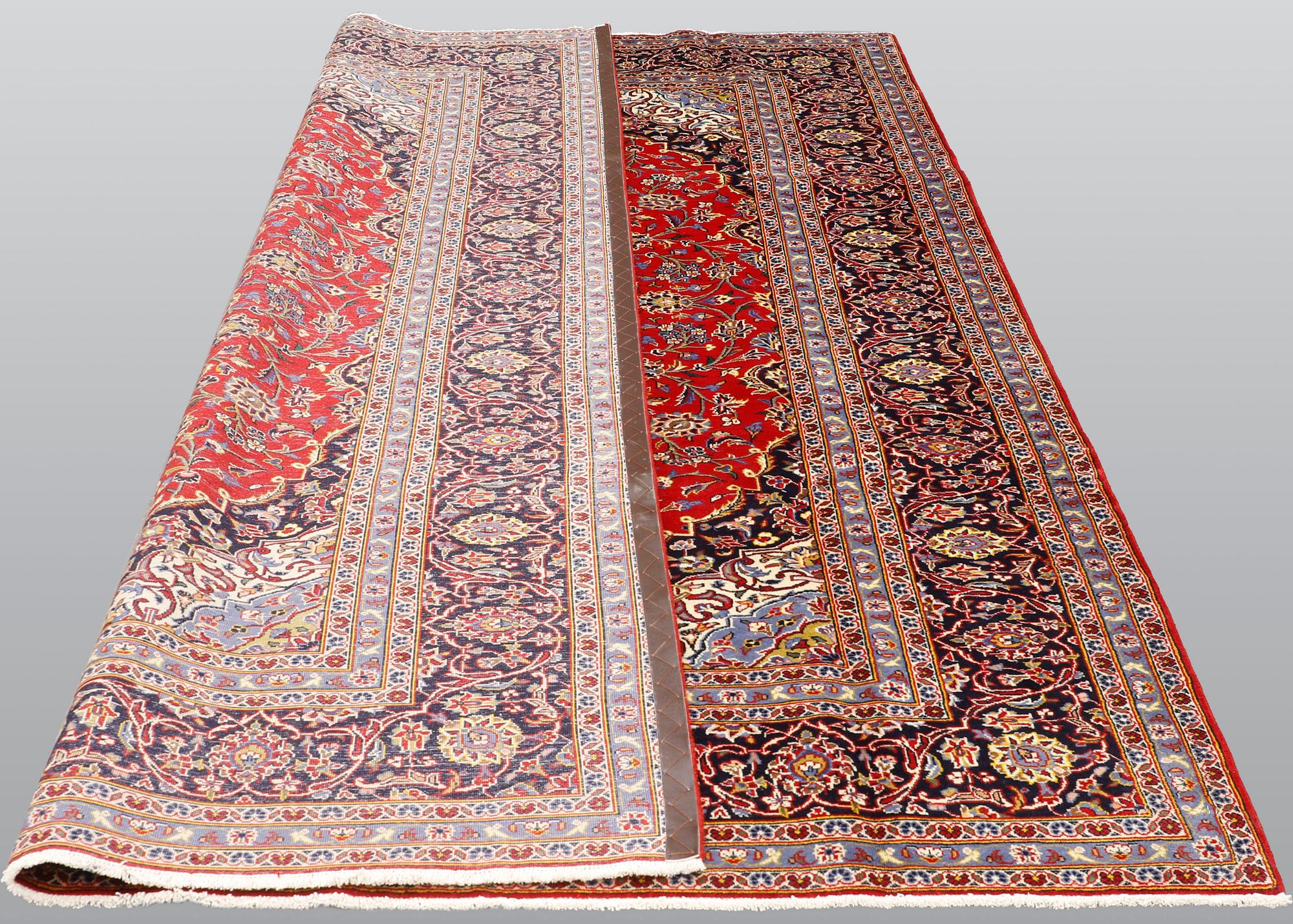 A carpet, Kashan, ca 305 x 205 cm.
