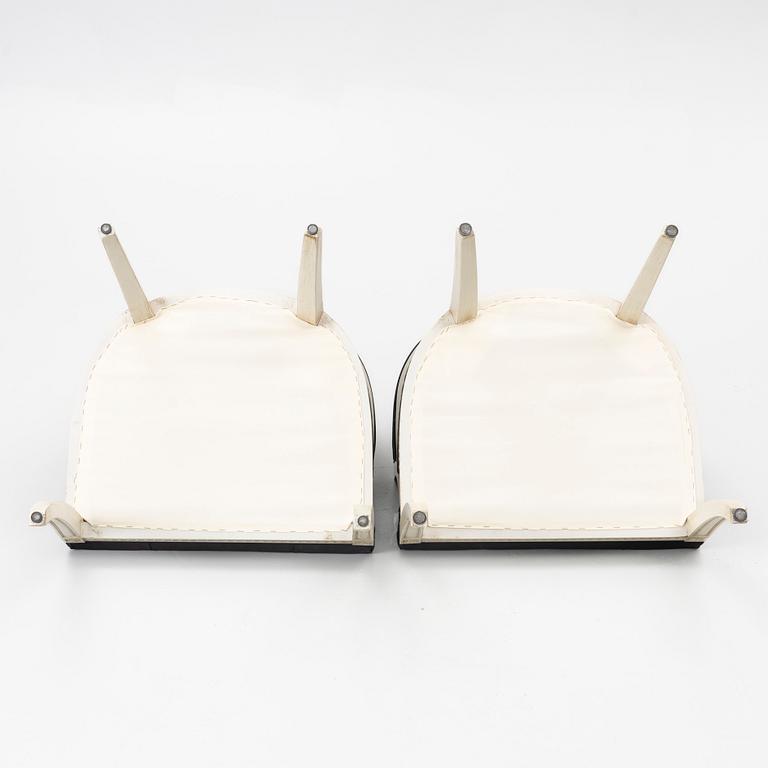 Karmstolar, ett par, sengustaviansk stil, 1900-talets andra hälft.