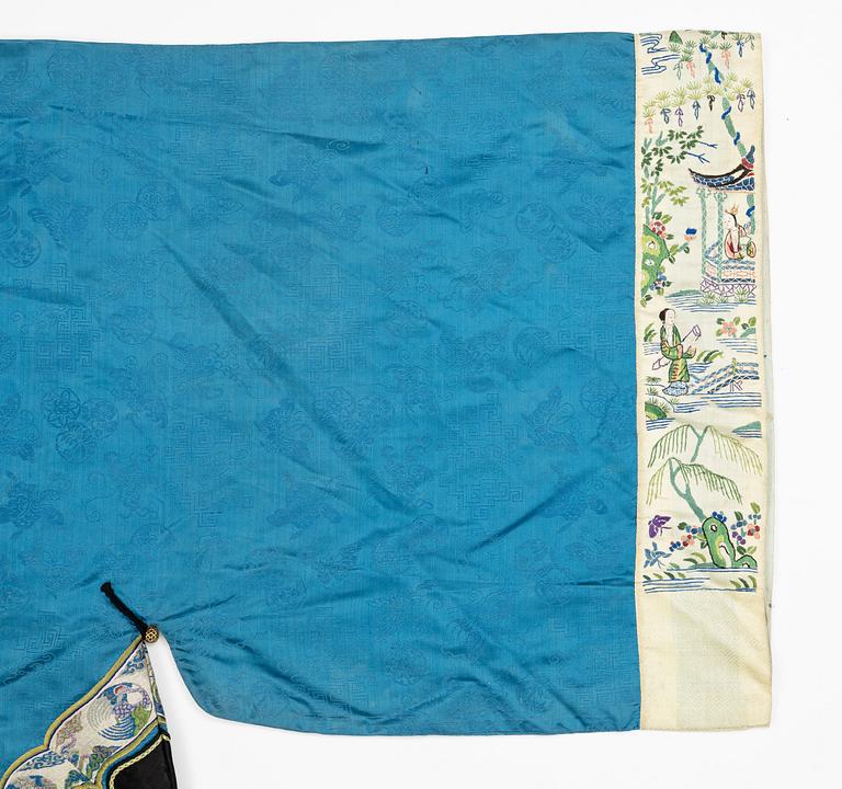A female silk robe/over coat for winter, Qing dynasty, 19th century.