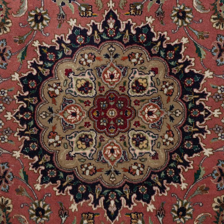 Matta, orientalisk, silkesinslag, ca. 146 x 101 cm.