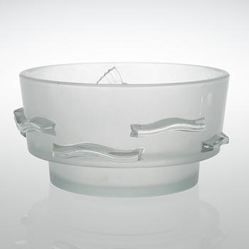 AN "AHTI" GLASS BOWL by Yrjö Rosola (Rosvall). Model designed in 1934.