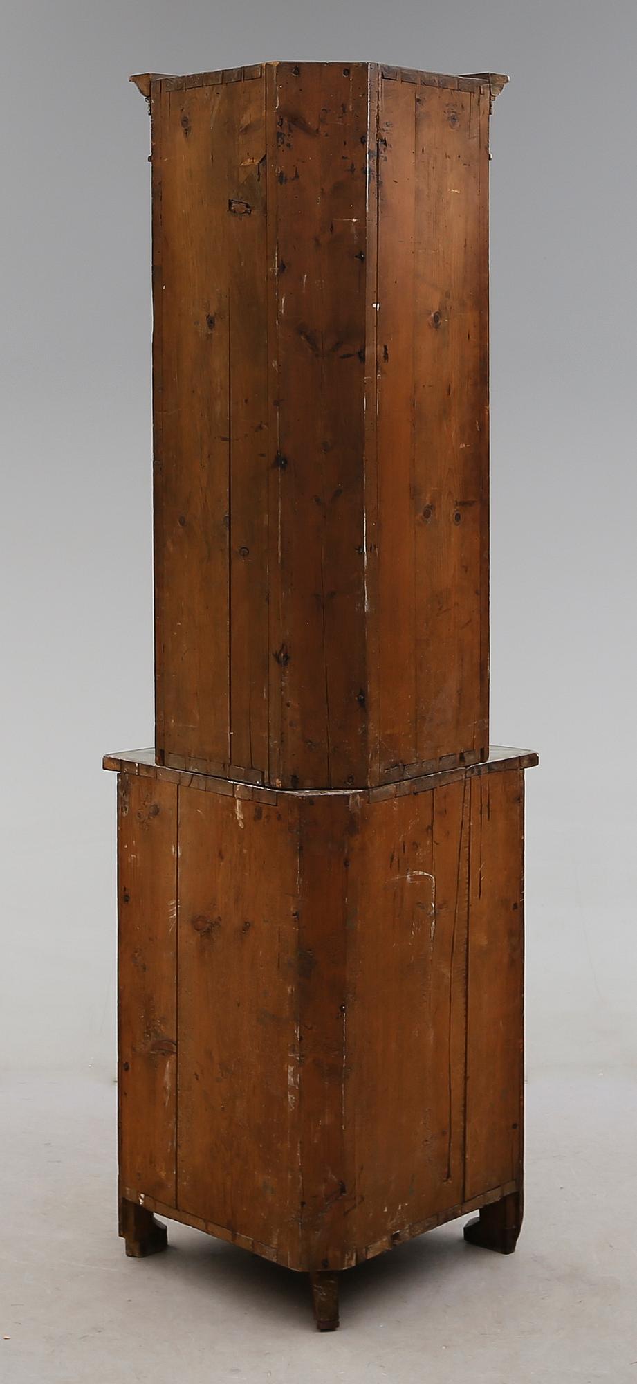 HÖRNSKÅP, 1800-talets mitt.