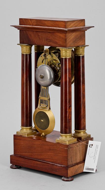 BORDSPENDYL, senempire, 1800-talets första hälft.