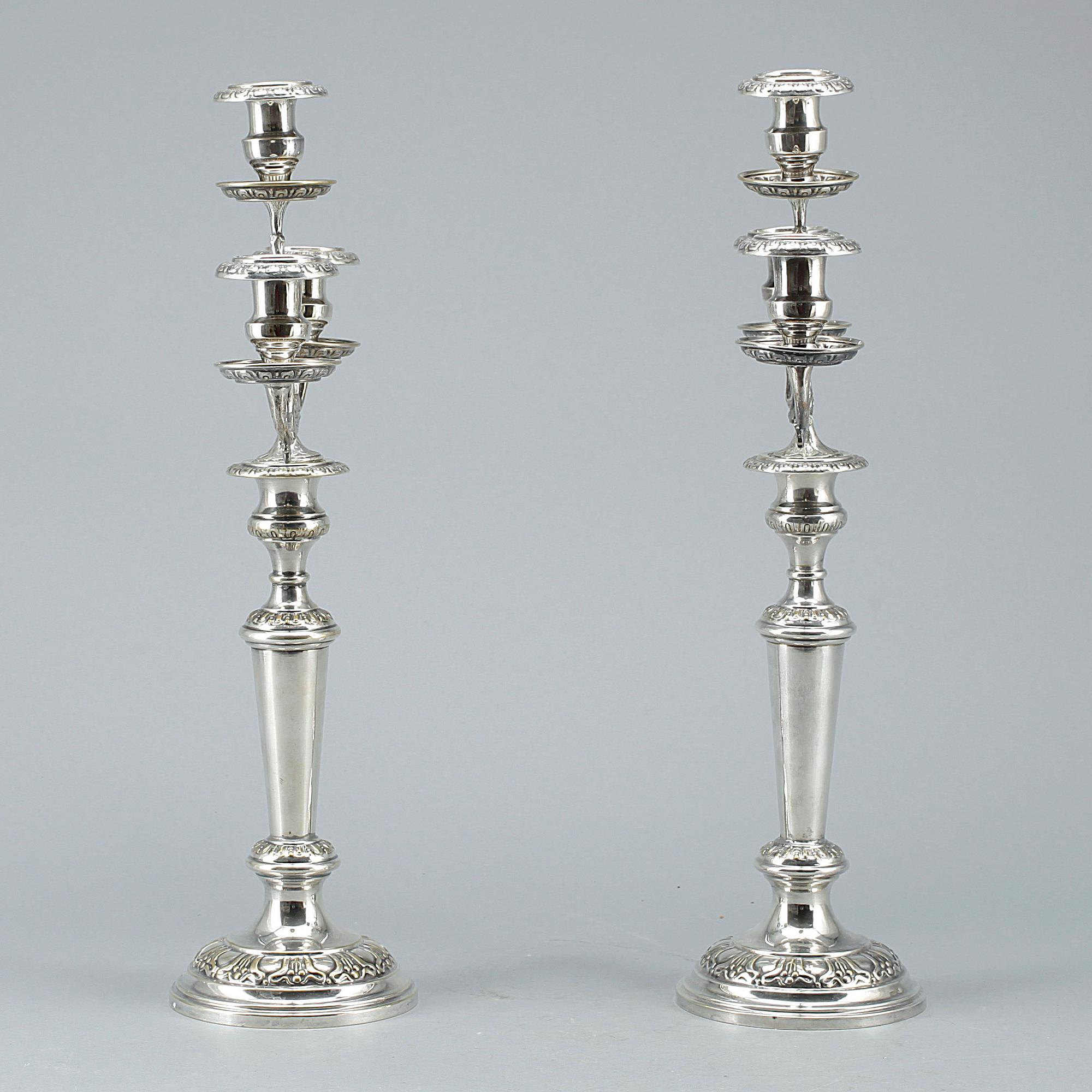 KANDELABRAR, ett par, nysilver, C G hallberg, Stockholm, omkring sekelskiftet år 1900. Otydliga stämplar.