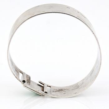 ARMBAND, silver med gröna stena, troligen kalcedon, Hans Hansen, Stockholm, 1966. Vikt 40, 93 g.