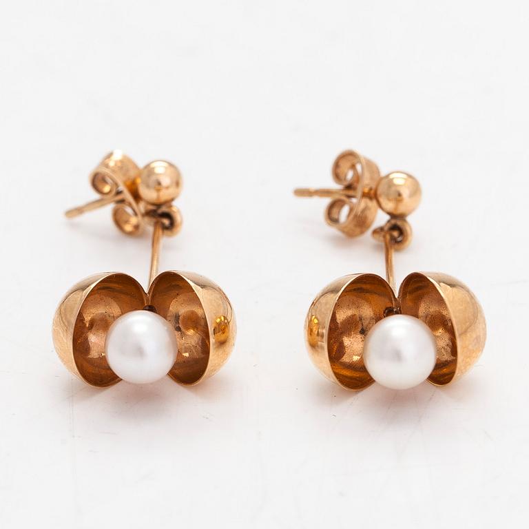 Olli Auvinen, ring and earrings, 14K gold and cultured pearls. Westerback, Helsinki 1967 and 1968.