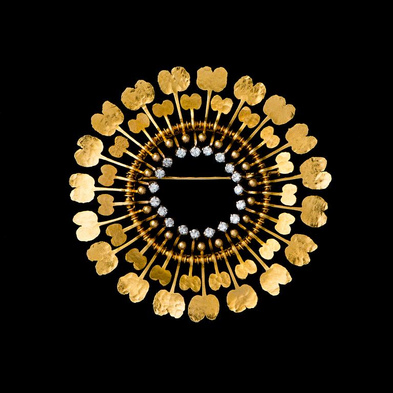 TAPIO WIRKKALA, A BROOCH Diamond Sun. 18K gold, diamonds totally 0.78 ct. N. Westerback, 1972.