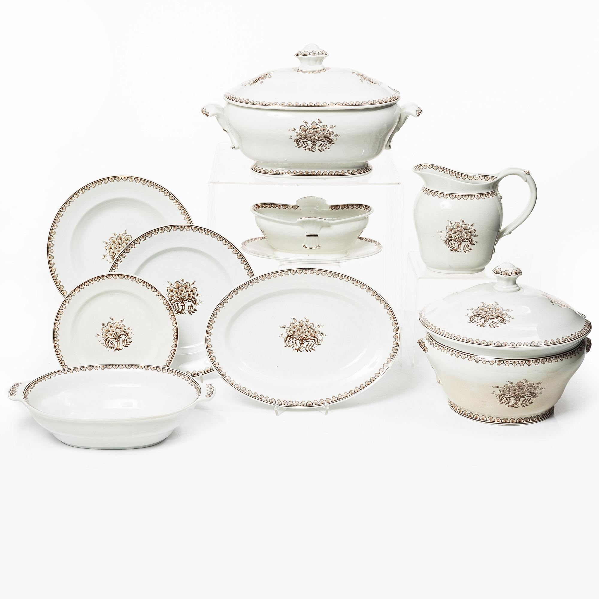 Wilhelm Kåge, 28 pieces of a ceamware 'Bruno' dinner service, Gustavsberg, Sweden, 1929-30.