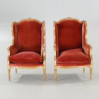 A pair of lounge chairs from the first half of the 20th century.
