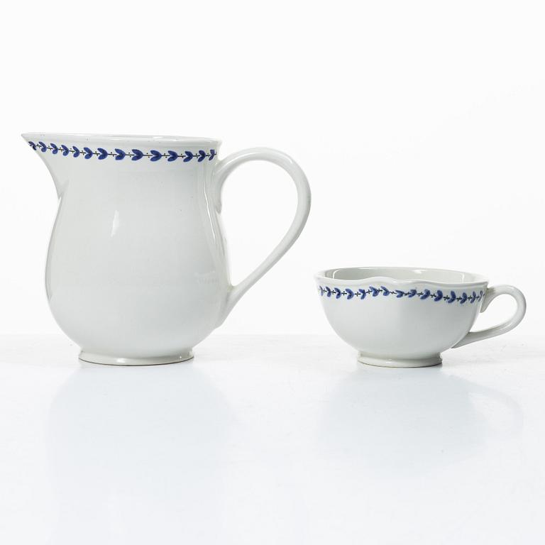 Wilhelm Kåge, 32-pieces of an 'Akademi' service, creamware, Gustavsberg, Sweden, 1936-39.