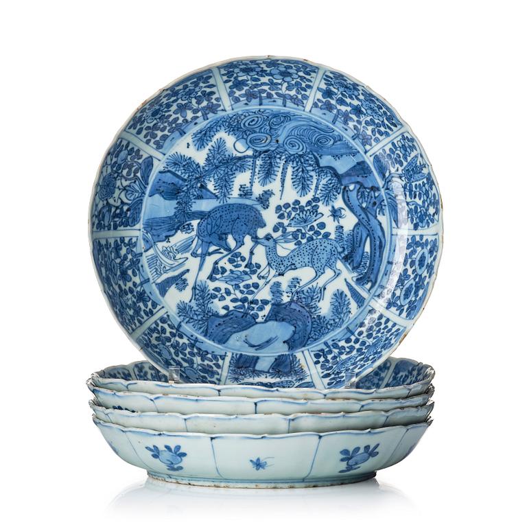 A set of five blue and white dishes, Ming dynasty, Wanli (1572-1620).