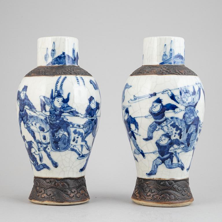 Vaser, ett par, Kina, 1900-talets första hälft.