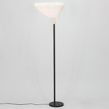 Alvar Aalto, an early 1960s 'Angel's Wing' floor lamp, A805 for Valaistustyö.