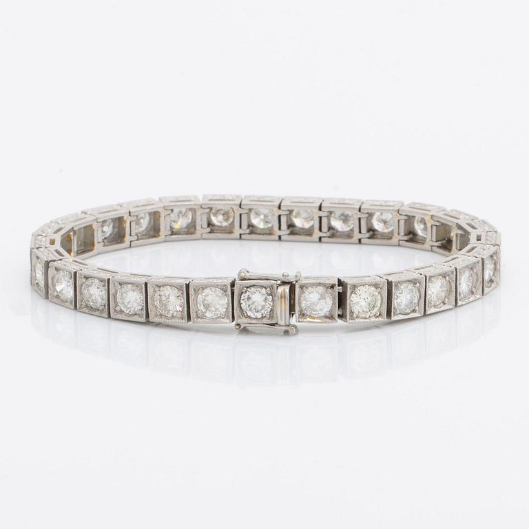 BRACELET paltinum with brillnat-cut diamonds approx 11 ct, Inclusions.