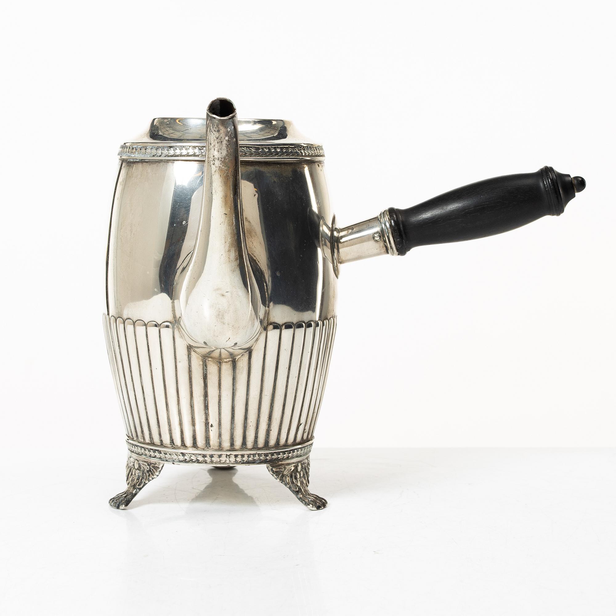 Kaffekanna, silver, sengustaviansk stil, C.G. Hallberg, Stockholm, 1917.