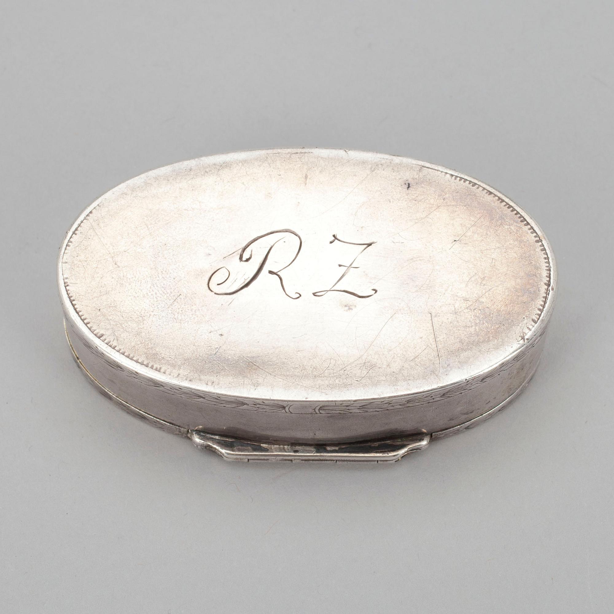 NUUSKARASIA, hopeaa, Anders Gottlieb Hall (1786-1788), Turku epäselvä vuosileima mahdollisesti 1788. Paino noin 67,2 g.