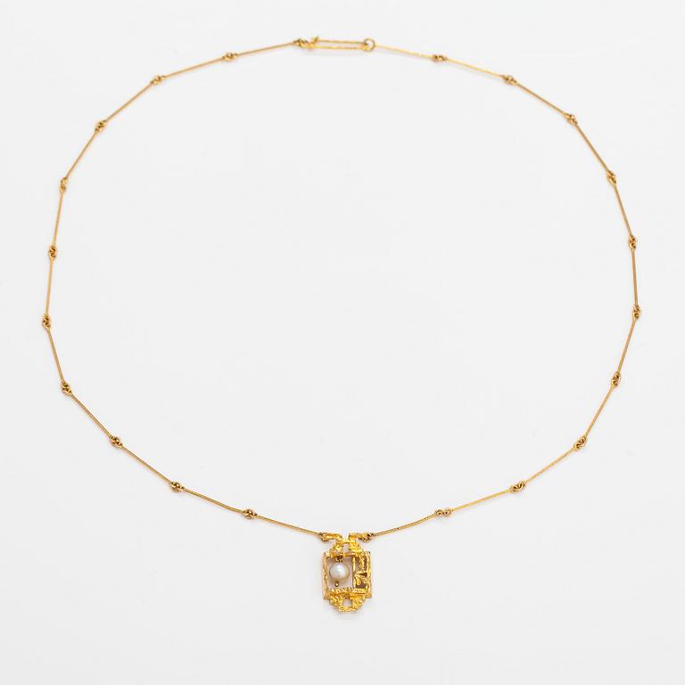 Björn Weckström, "Magic pearl", an 18K gold necklace with a cultured pearl. Lapponia.