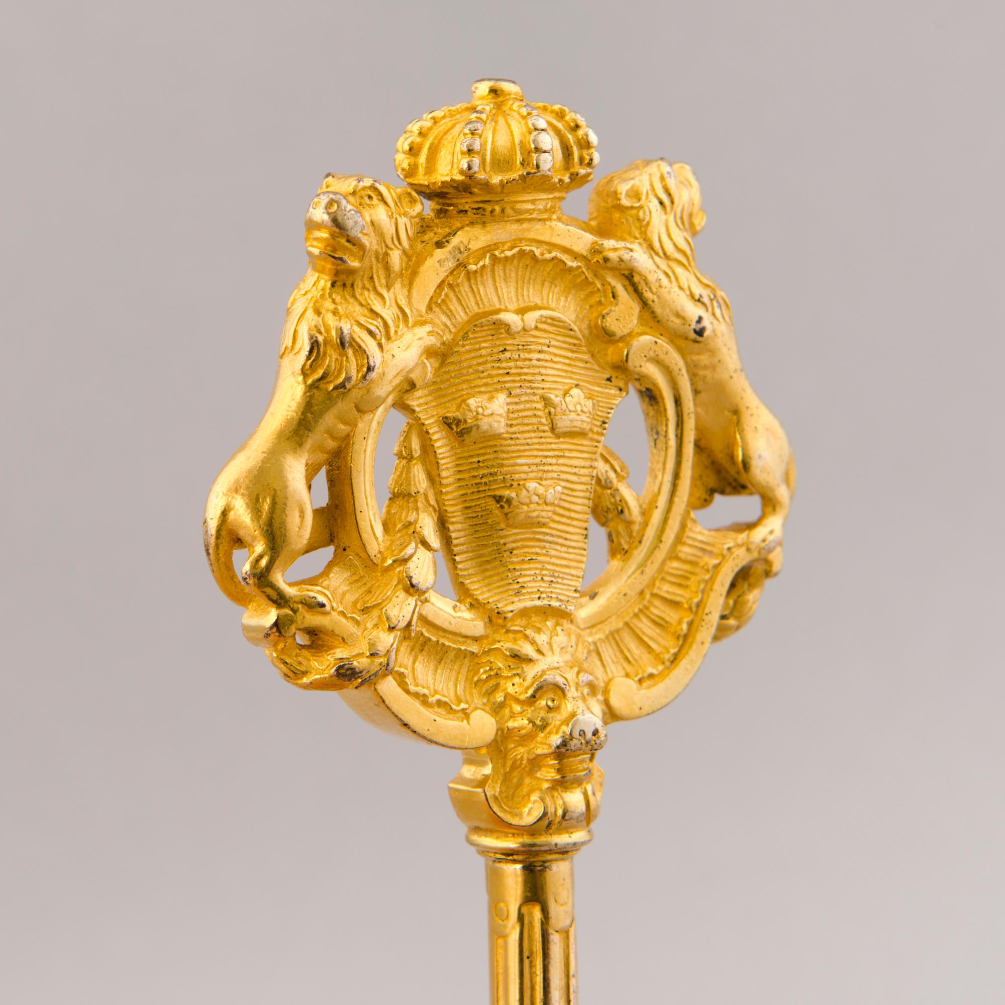 KAMMARHERRENYCKEL, gustaviansk, brännförgylld brons, Sverige 1700-talets slut.
