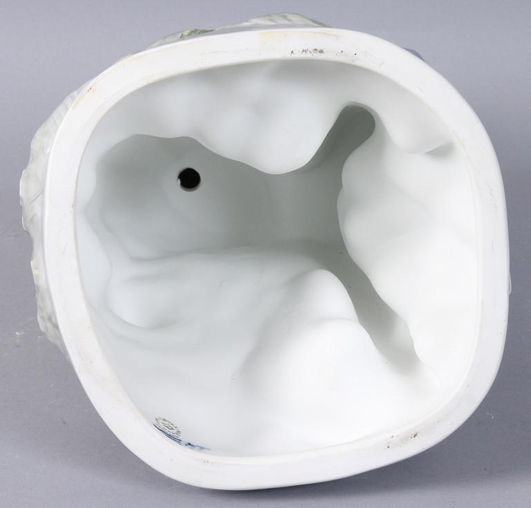 FIGURIN, porslin, Kongl Dansk, sign PE?.