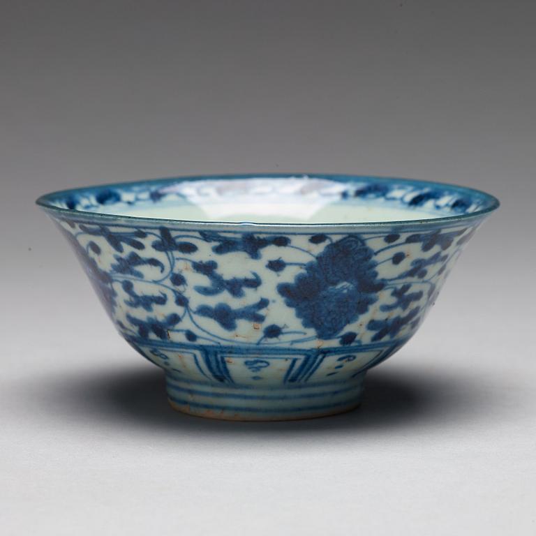 Two blue and white bowls, Qing dynasty, 19th century.