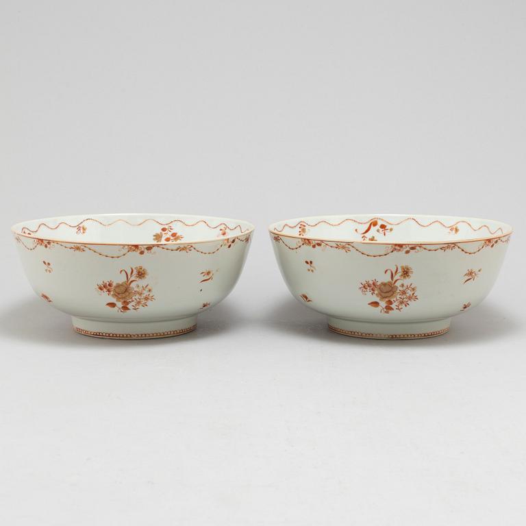 A pair of bowls, Qing dynasty, 18th century.