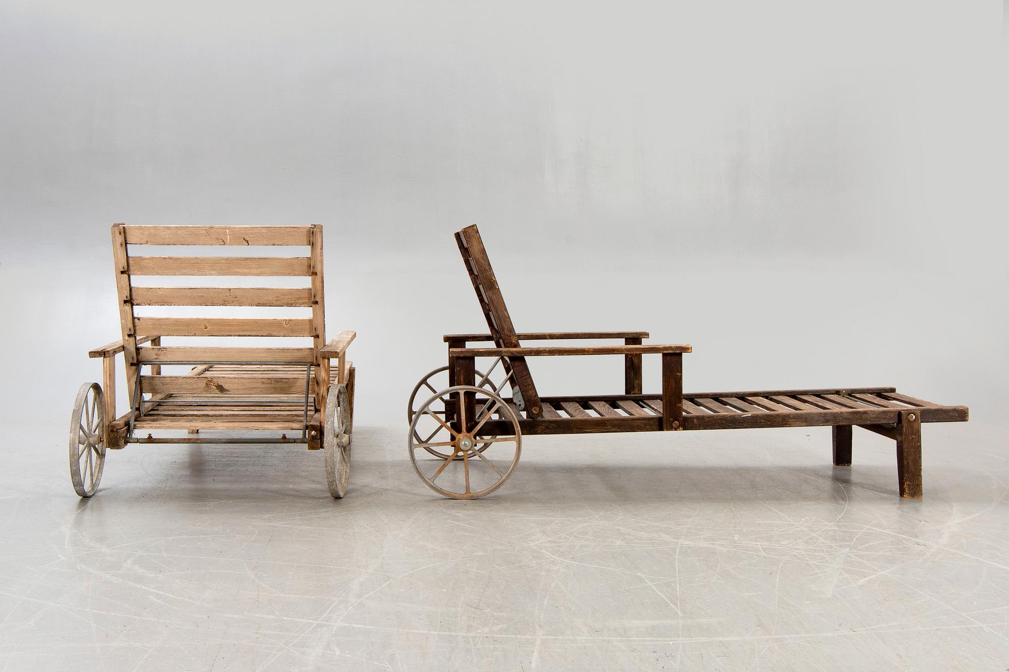 A set of two pine deck chairs by Elsa Stackelberg for Fri Form later part of the 20th century.