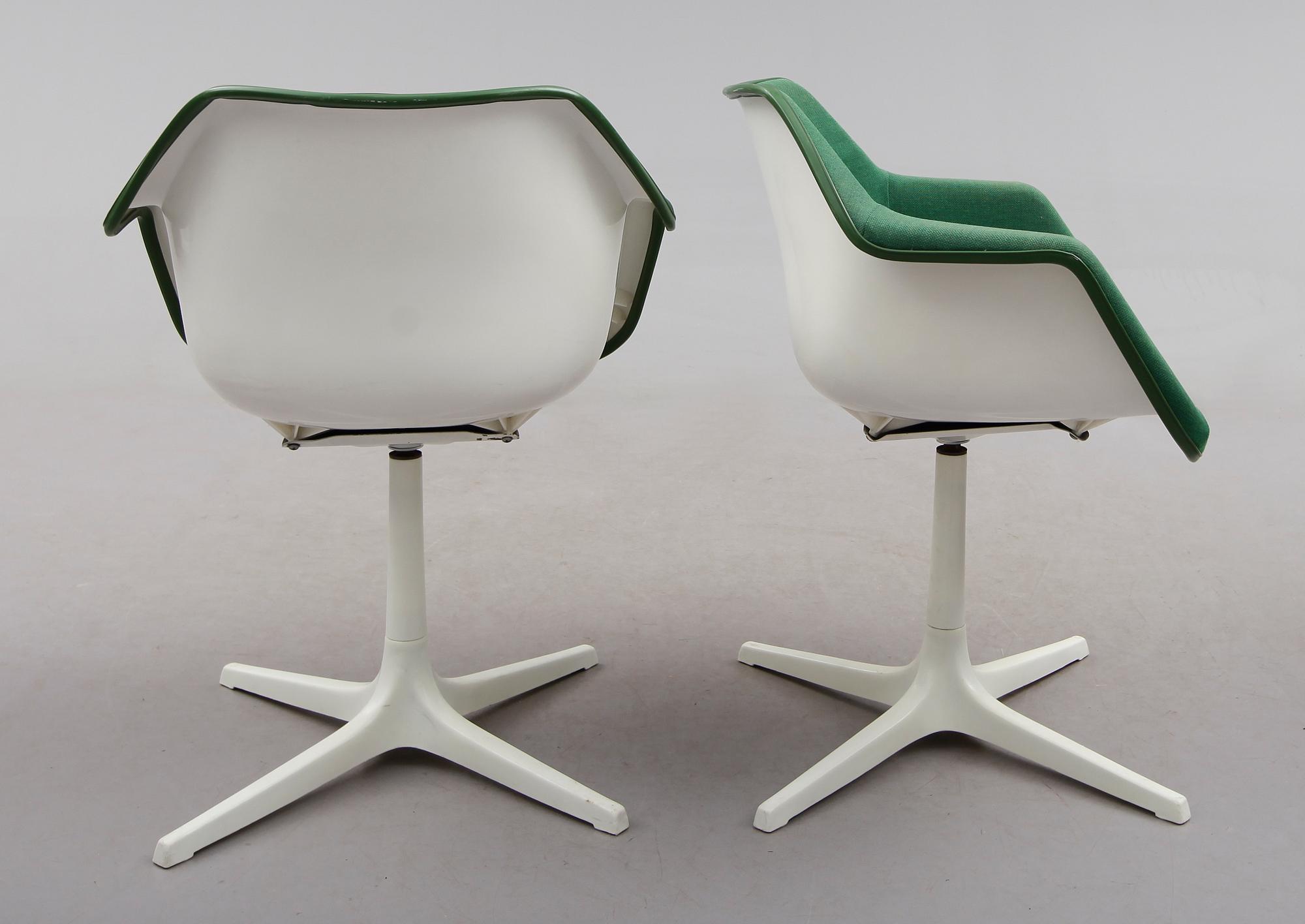 STOLAR, 1 par, Robin Day för Hille, England, tillverkade på licens av Overman, Sverige, 1900-talets andra hälft.