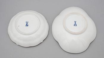 KAFFEKOPPAR MED FAT, 6+2 st. Porslin, Meissen. 1900-tal.