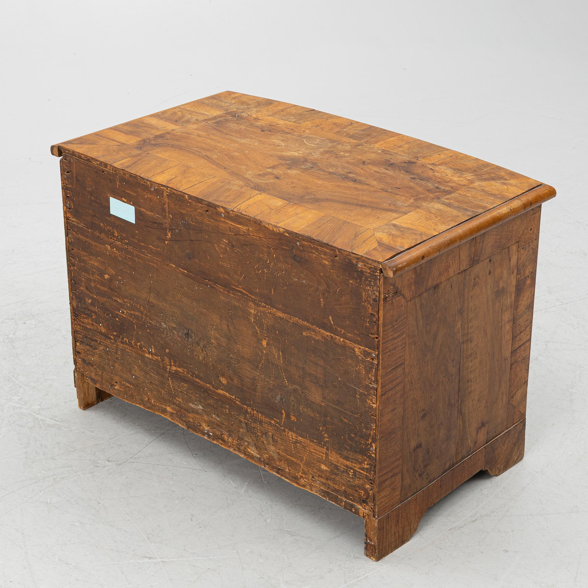 Chest of drawers, 19th century.