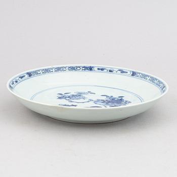 A group of 16 blue and white dishes, Qing dynasty, 18th-19th century.