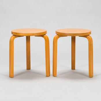 Alvar Aalto, a mid-20th century '85' table and four '60' stools for O.Y. Huonekalu-ja Rakennustyötehdas A.B.