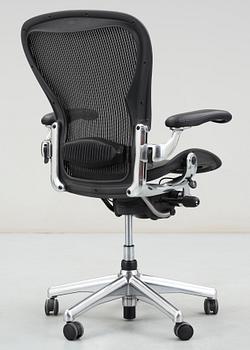 SKRIVBORDSSTOL, "Aeron", Donald Chadwick och Bill Stumpf, Herman Miller, formgiven 1994.