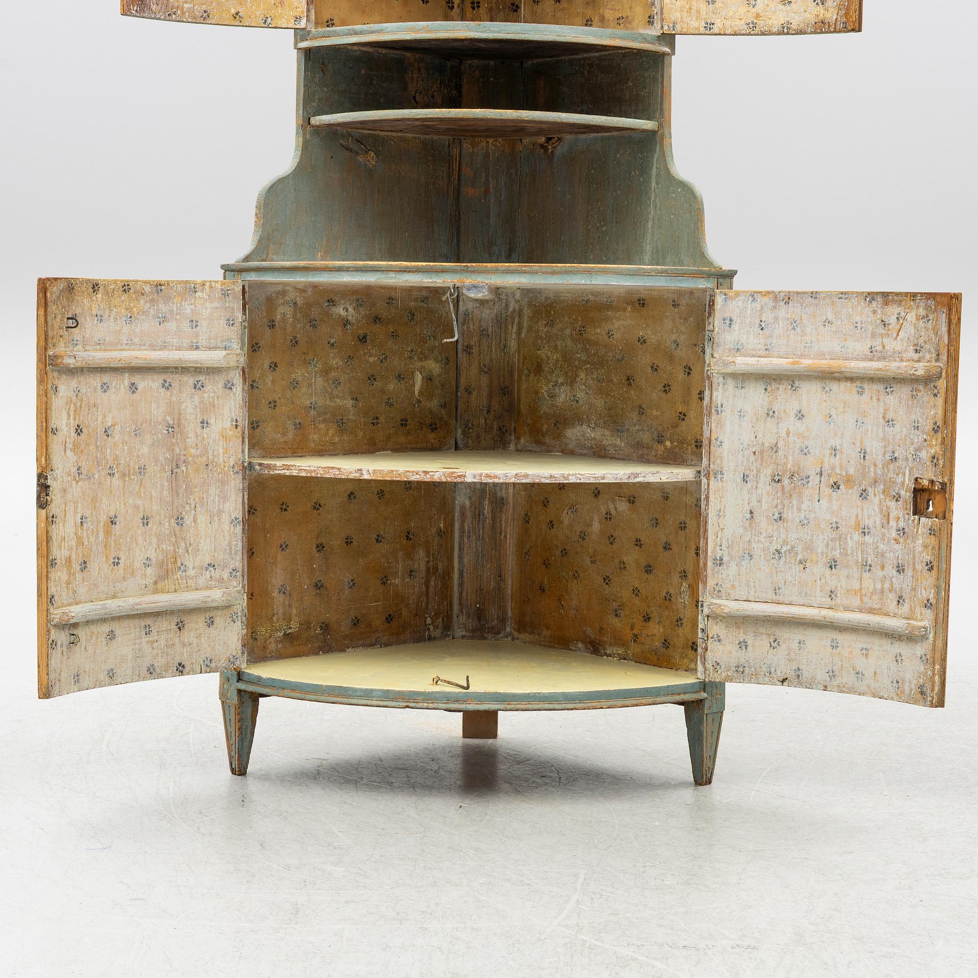 Corner cabinet. Folk art. 19th century.