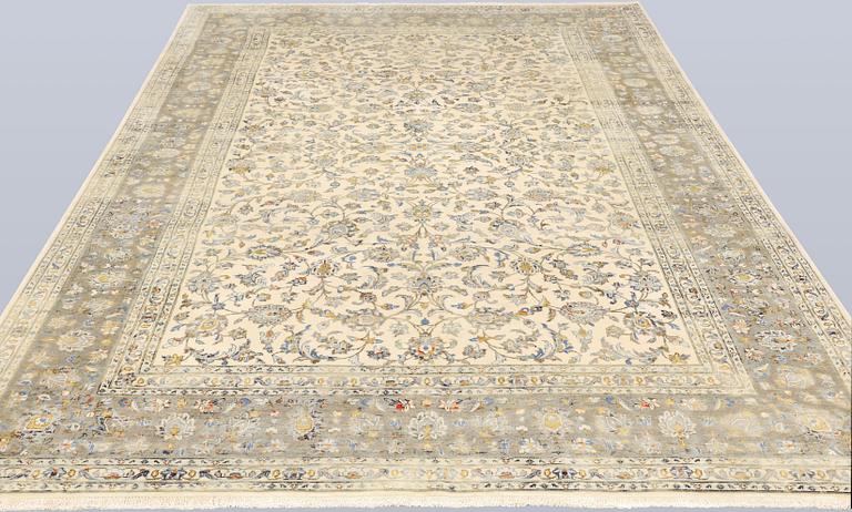 A Keshan rug, approx. 293 x 198 cm.
