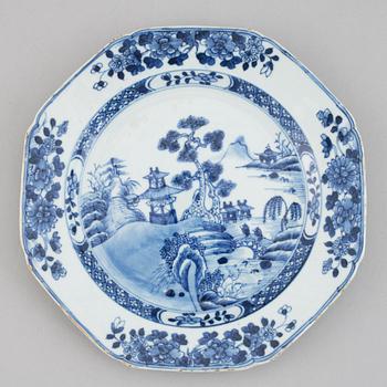 TALLRIKAR, 16 st, kompaniporslin. Qingdynastin, 1700-tal.