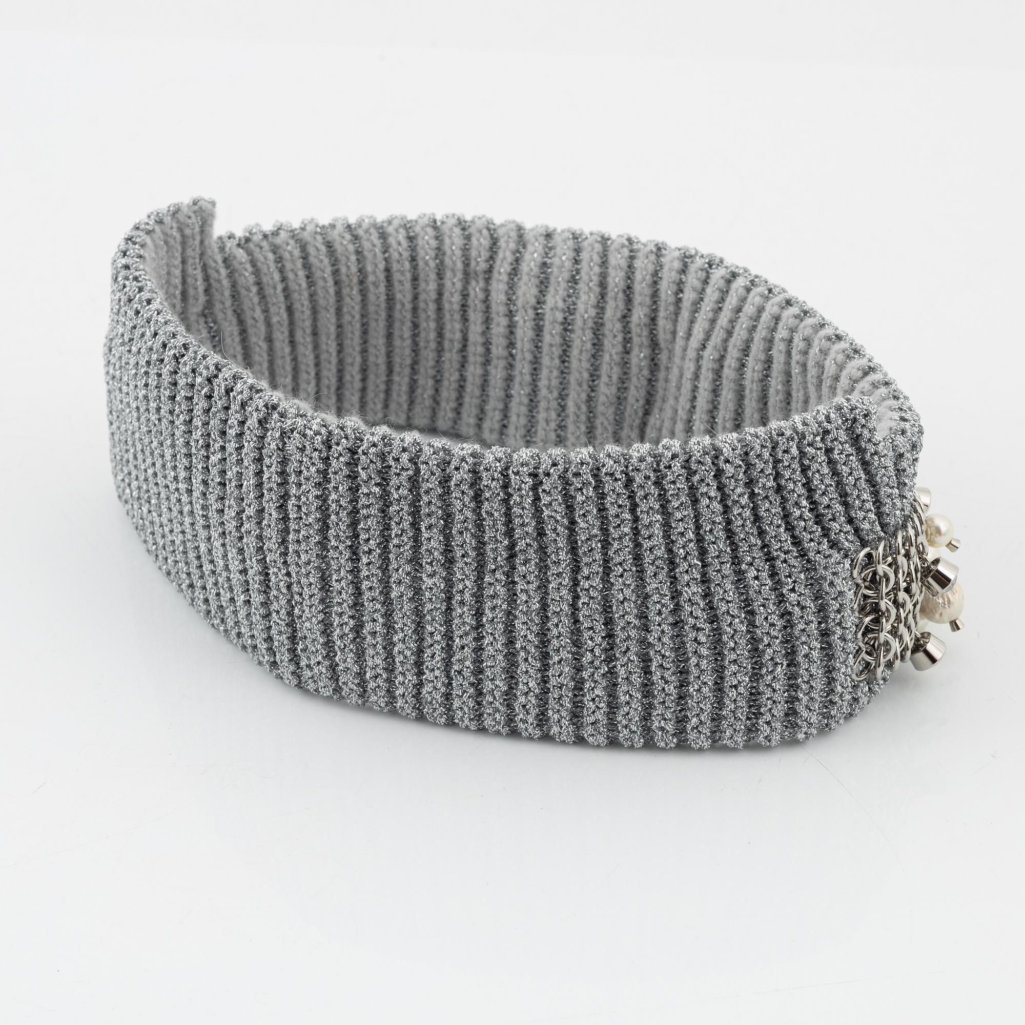 Chanel, a pearl, strass and rhinestone headband.