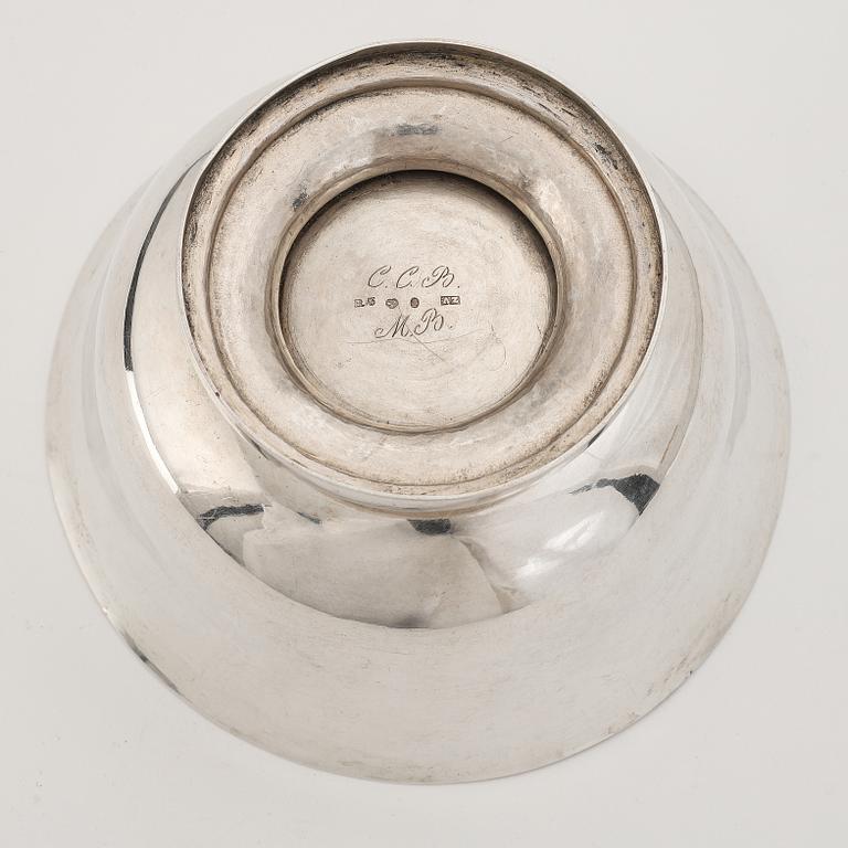 A silver bowl by Adolf Zethelius, Stockholm 1823.
