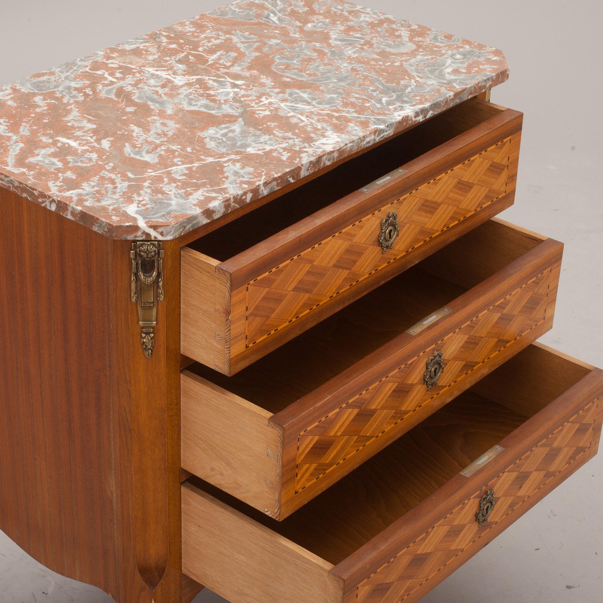 BYRÅ, gustaviansk stil, 1900-tal.