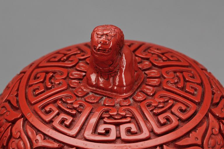 TRIPODER, ett par, Kina, 1900-talets andra hälft.