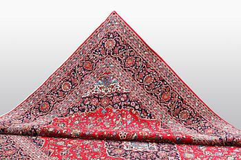 A carpet, Kashan, ca 384 x 295 cm.