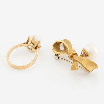 Brooch 18K gold in the form of a bow with a pearl and ring 18K gold with an opal.