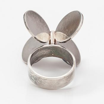 Pekka Piekäinen, A stelring silver ring. Auran Kultaseppä, Turku 1975.